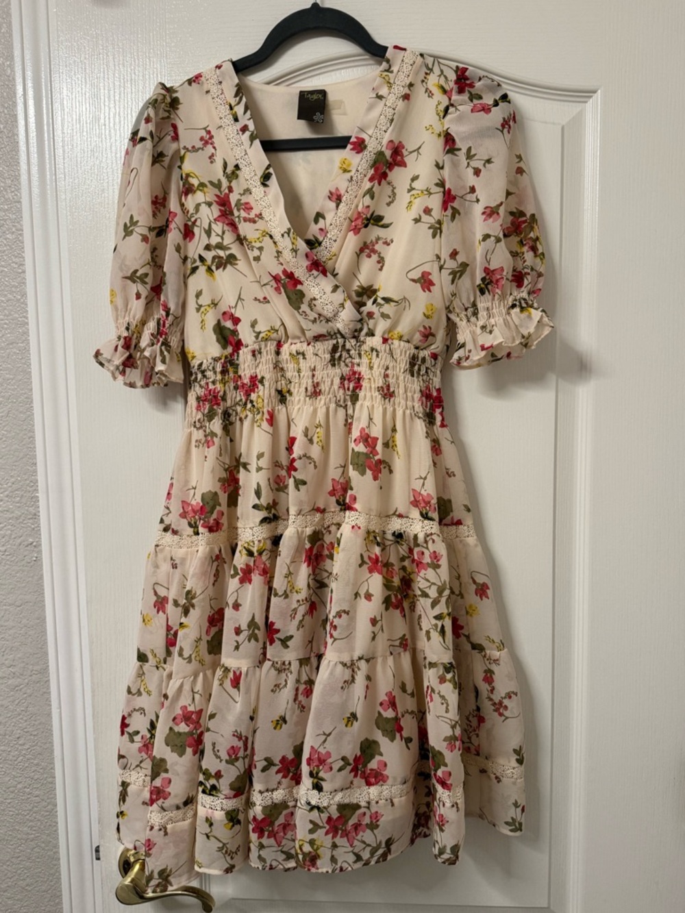 Taylor Cream Floral Tiered V-Neck Mini Dress, Small